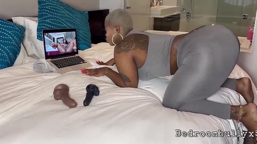 ⁣Bedroombully: Ripping Tights and Riding Wild while watching porn