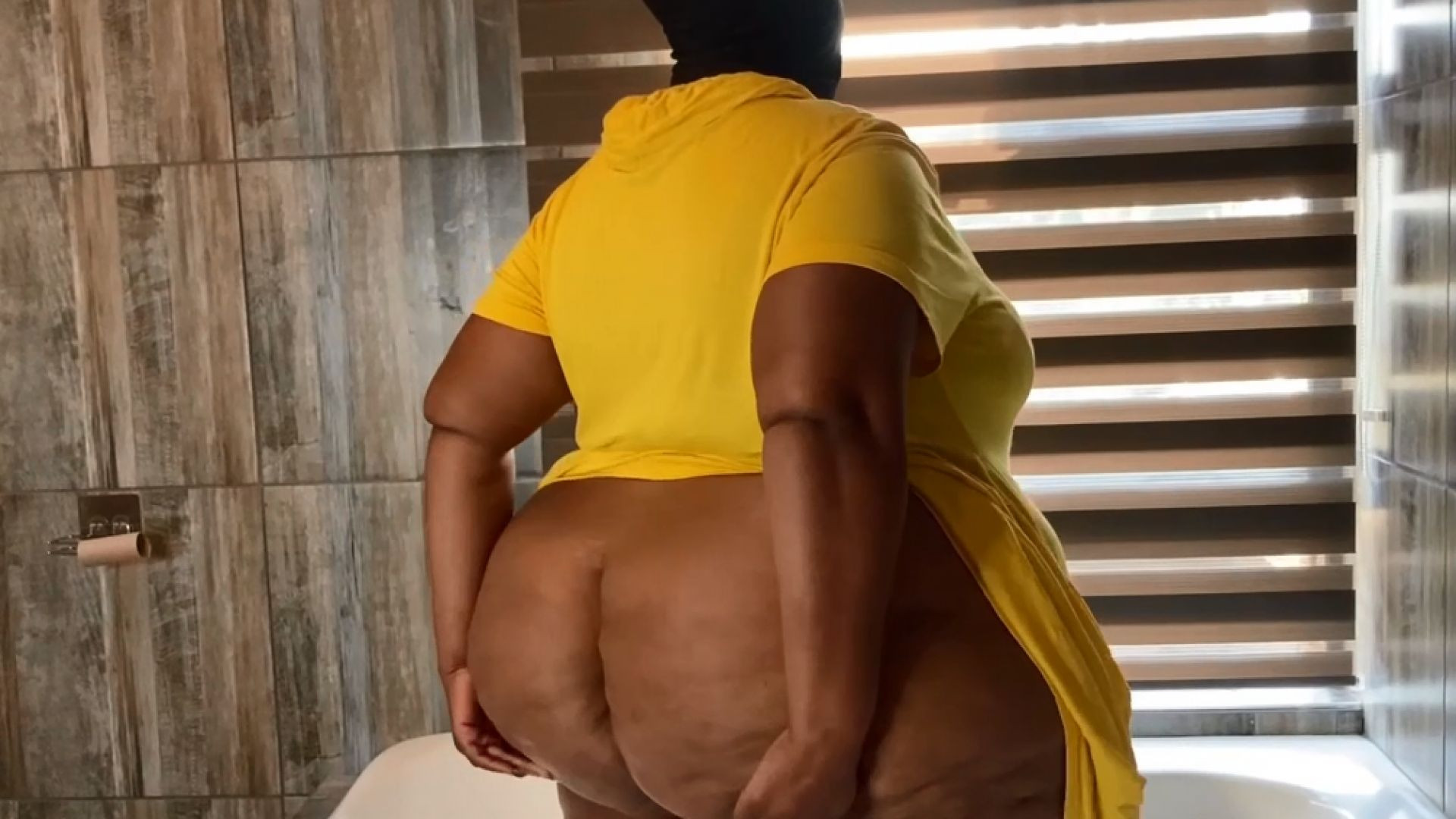 Bathtub ass spread